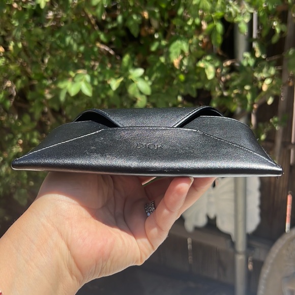 Dior eye wear a case.🖤 - Picture 9 of 17